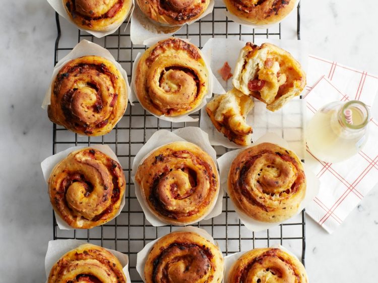 cuketa šunka syr recept rožky na pizzu Vyrobte si kvasnicové cesto sami