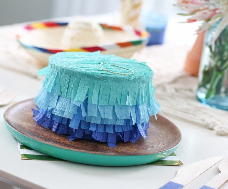 téma pinata-drotár-malé-darčeky-dekorácia-stolíka