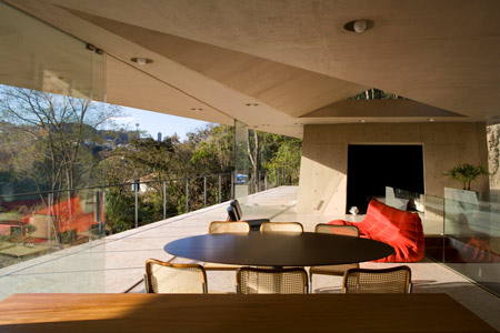 sedačka v modernom dome