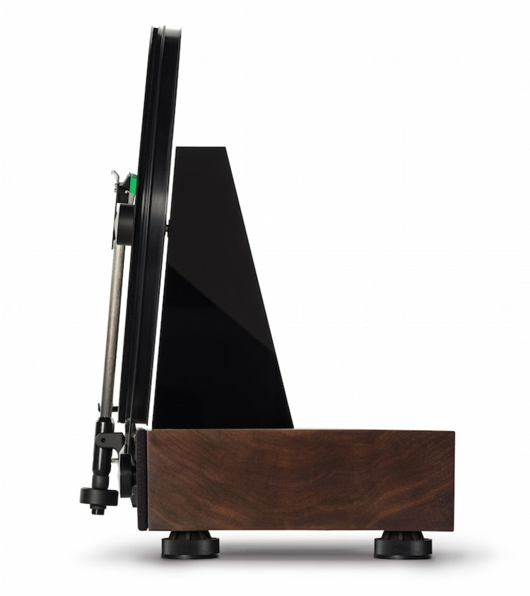 Takto vyzerá točňa zboku gramofón dizajn gramovox idea drevo orech zvislý