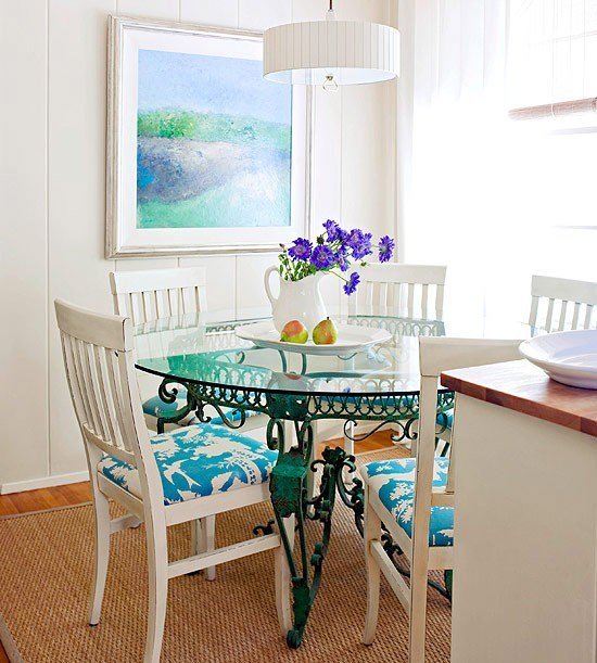 biela jedáleň sklenený jedálenský stôl