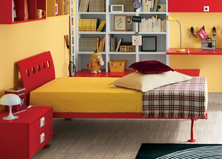 Detské postele policový systém žltá červená stena