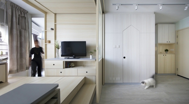 Posuvné dvere oddeľujú priestor na spanie od obývačky