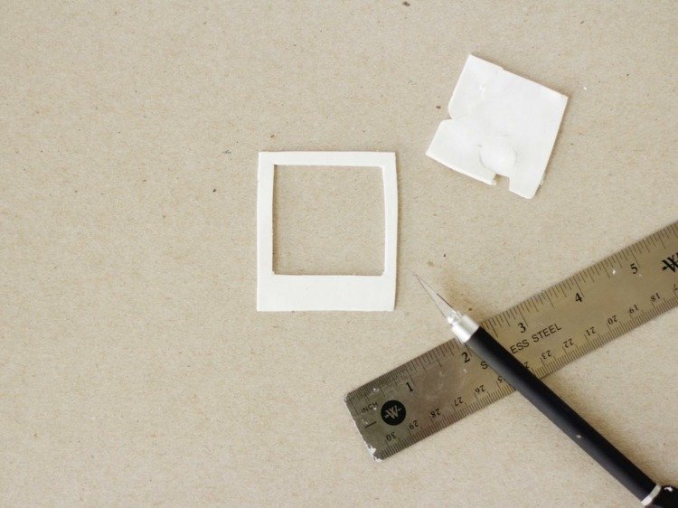 Pohrajte si fľašu polaroidovej fotky polaroid-fotky-dekoracia-ramky-drotarstvo-vyroba-chladnicky-design