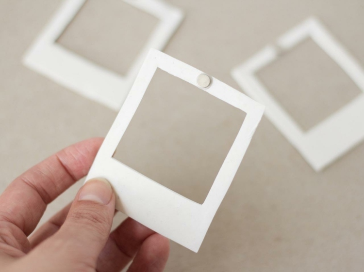 Nápad na ozdobu magnetom - jednoduchý nápad na remeslo polaroid-fotky-ozdoba-magnet-palica-foto-lepiaca páska-washi