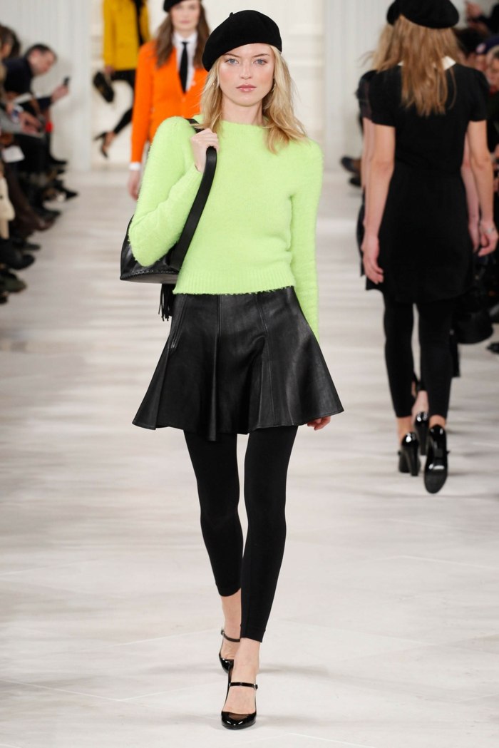 Kožená sukňa zelená blúzková kabelka v čiernej farbe zelená-blúzka-sukňa-s riasením-minisukňa