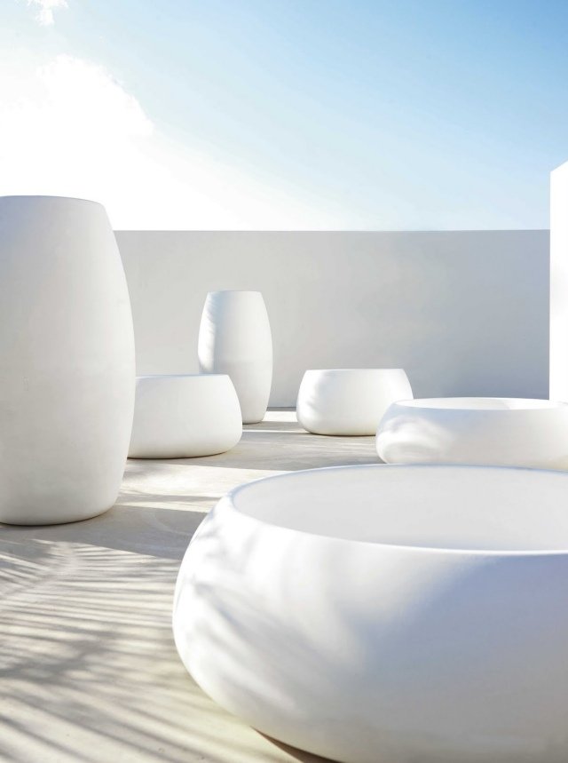 Integrované osvetlenie kvetináča z polyetylénu polyetylénové dizajnérske osvetlenie kvetináča integruje moderné