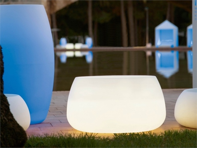 polyetylénový kvetináč integrované osvetlenie biele polyetylénový kvetináč s integrovaným osvetlením biela