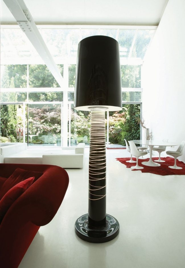 Polyetylénová stojacia lampa LadyJane čierna serralunga