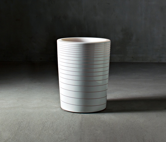 polyetylénový hrniec serralunga grand jane led osvetlenie polyetylénová váza serralunga grand jane led osvetlenie