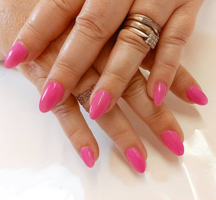 Polygélové nechty trendy letných nechtov 2021