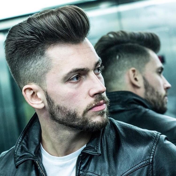Pompadour účes s prechodom a bradou Pompadour účes s-prechod-muži-elegantný