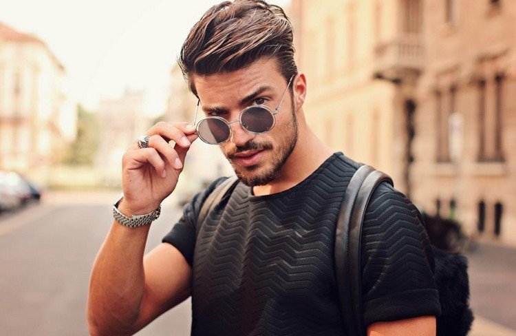 Pánsky účes česaný vzadu pompadourom pompadour-účes-muži-podrezaný-zostrih-trend