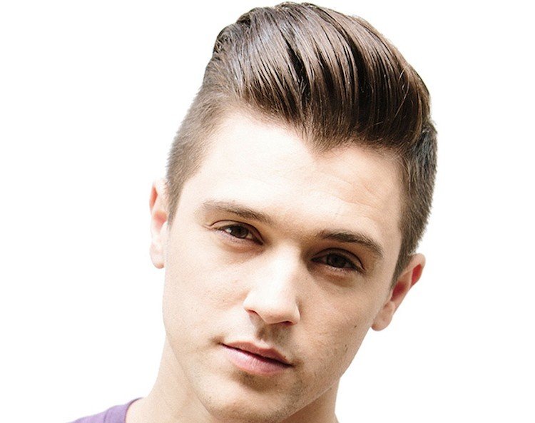 Podrezaný účes so štylizovaným pompadourom pompadour-účes-podrezaný-zostrih-pra-pán-účes