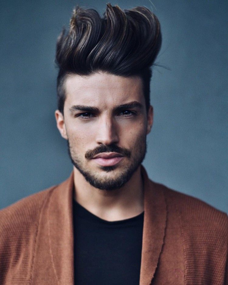 Pompadour účes s melírom pompadour-účes-podrezanie-skvelé-melíry-pánske-účes