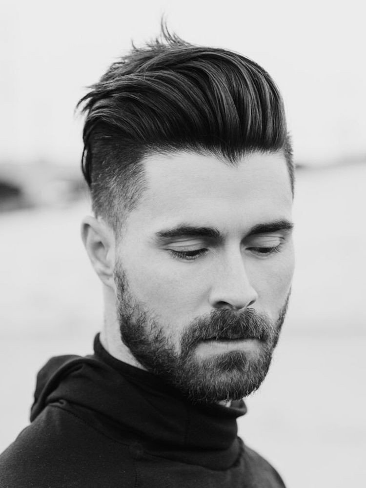 Podrezaný pánsky účes s pompadourom a bradou pompadour-účes-bokom-štýly-podrezané-pánske-účesy-fúzy