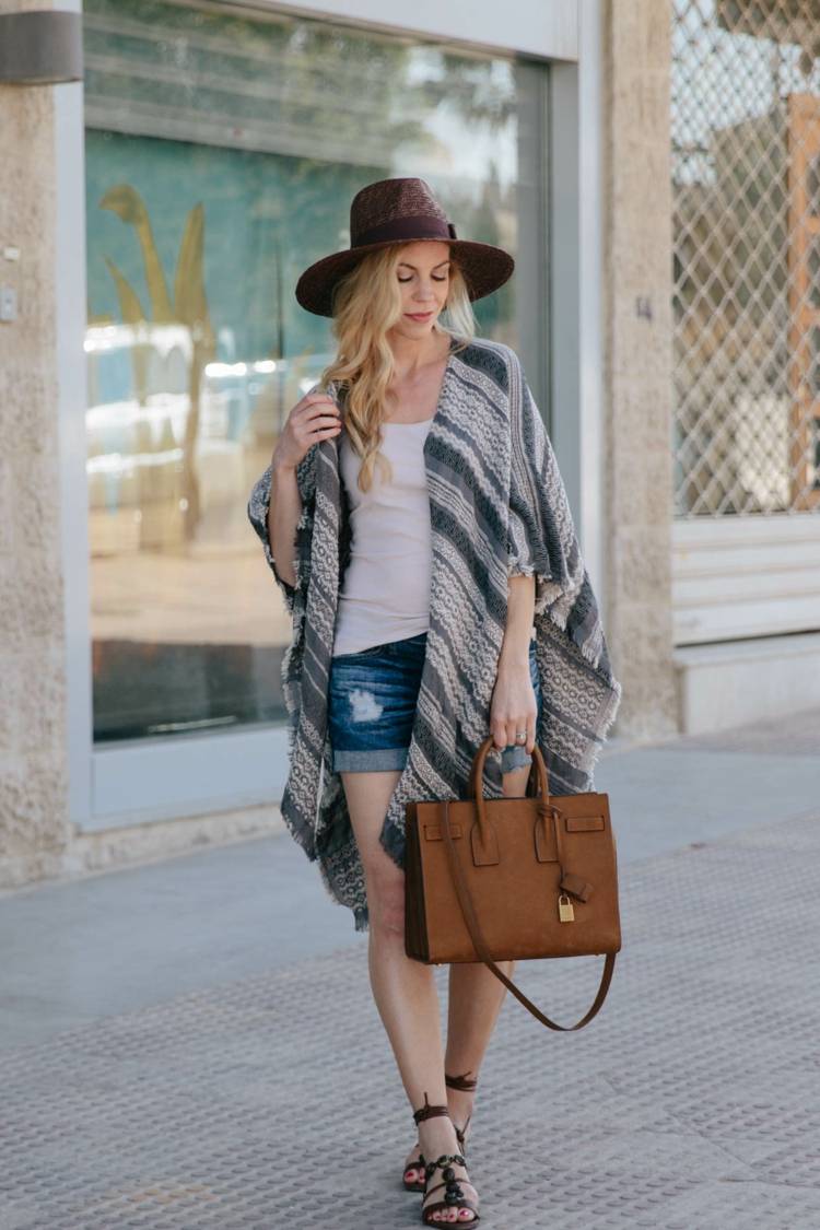 Poncho a kabelka namiesto ramienok