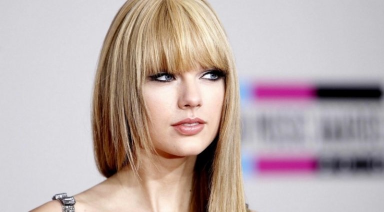 Rovná ofina na rovných, dlhých vlasoch ofina rovné dlhé vlasy blond taylor swift