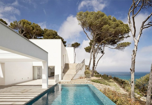 Rekreačná vila s terasou a slnečnou ochranou