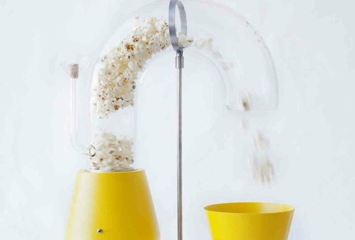 Stroj na popcorn Jolene Carlierovej je ako stvorený na filmové večery popcorn kovový plastový korok kuchynský riad nápad