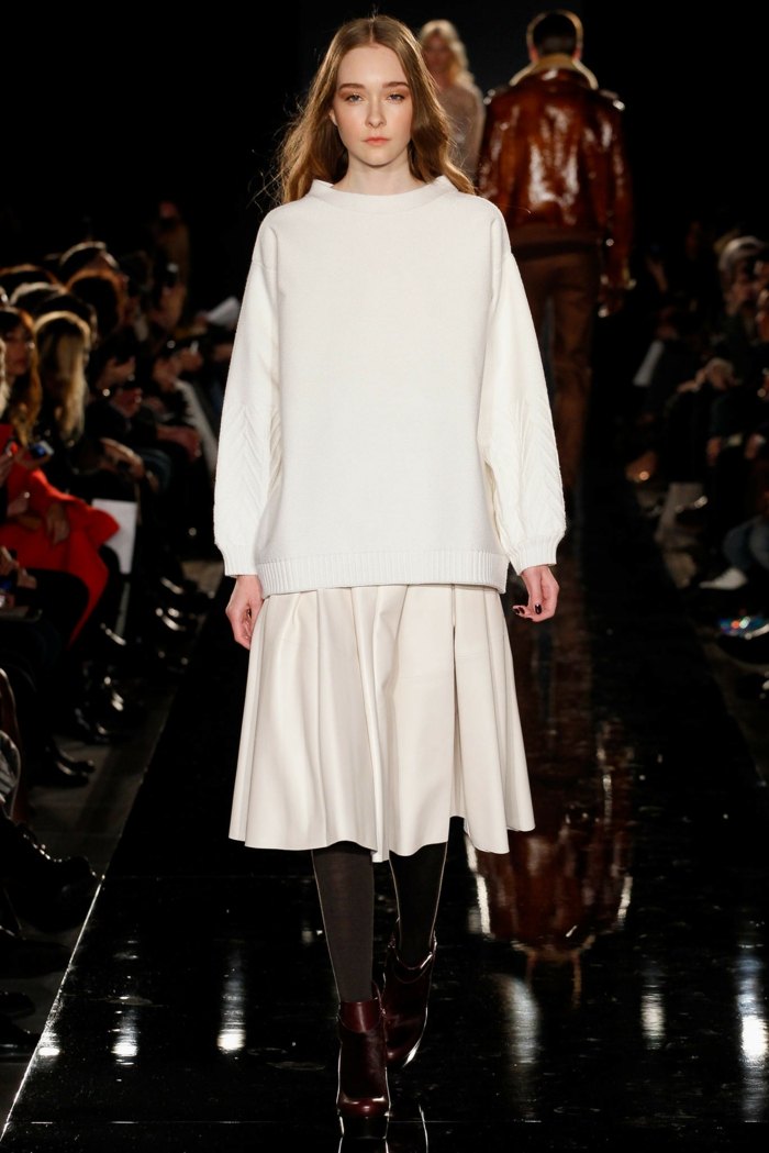 Jet set životnosť 70. rokov s novým vzhľadom skladaná sukňa zo svetra so širokými rukávmi