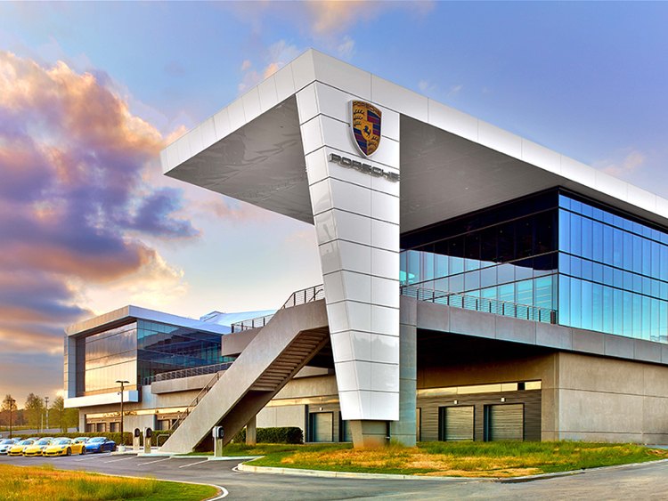 porsche-zentrum-moderná-architektúra-budova-sklenená fasáda