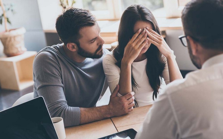 Tipy na prekonanie úzkosti z korony pre páry a mladé rodiny