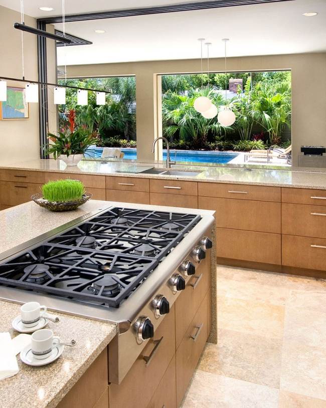 Otvorený kuchynský ostrovček z lesklej žulovej kuchynskej dosky s drevenými podstavcami Drevené skrine s otvoreným kuchynským ostrovom a vysokým leskom zo žuly