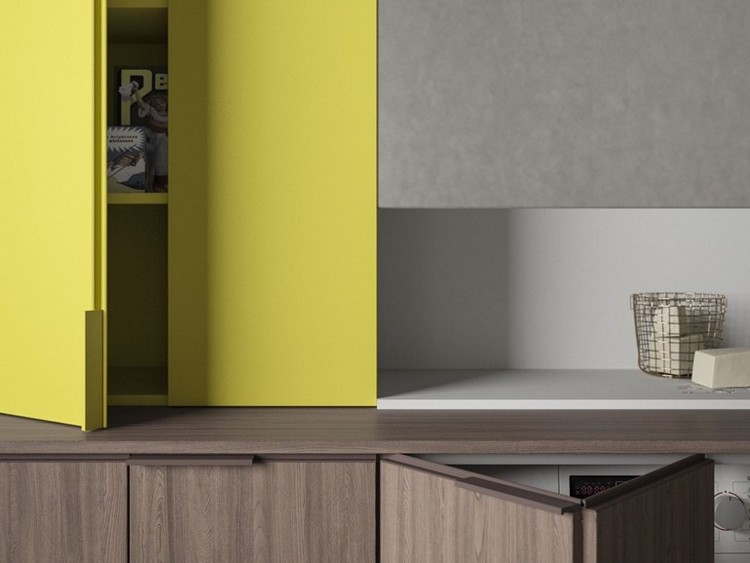Žltý akcent v dizajne technickej miestnosti technická miestnosť-skrine-úložný-priestor-farba-akcent-žltá-pracovná doska-drevo-novello