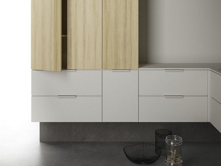 Skrinky v bielom a drevenom laku technická miestnosť-skrine-praktické-nástenné-skrine-zásuvkové-pultové