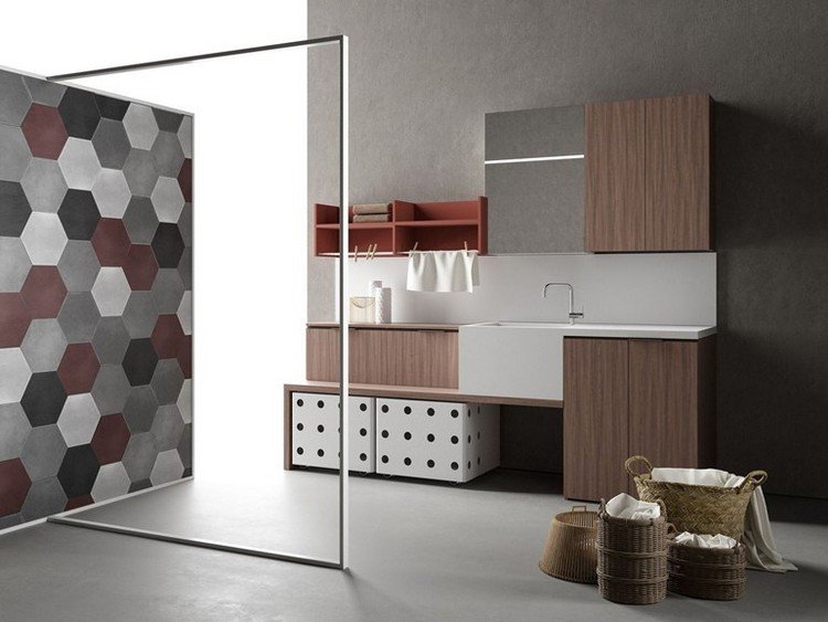 Kompaktná technická miestnosť s farebnou obrazovkou Úžitková miestnosť-skrine-police-umývadlo-šnúra na prádlo-koše na bielizeň