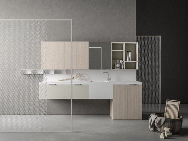 Svetlá práčovňa so nástennými skrinkami a policami technická miestnosť-skrine-základ-skriňa-umývadlá-nástenné skrinky-police-zástena