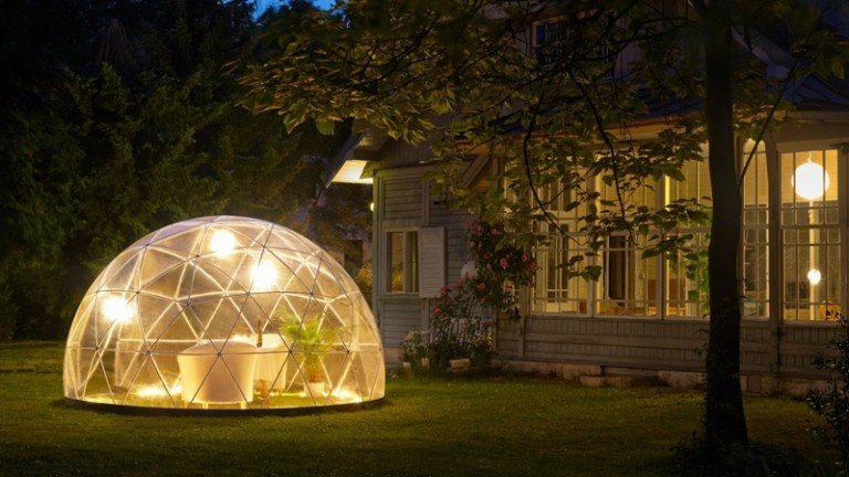Záhradný altánok ako strecha s útulným osvetlením záhradný pavilón myšlienka osvetlenia vrchlíka deco vonkajší dom veranda