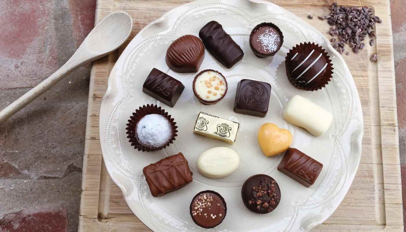 jednoduché pralinky čokoládové pralinky so špičkami na popúšťanie polevy