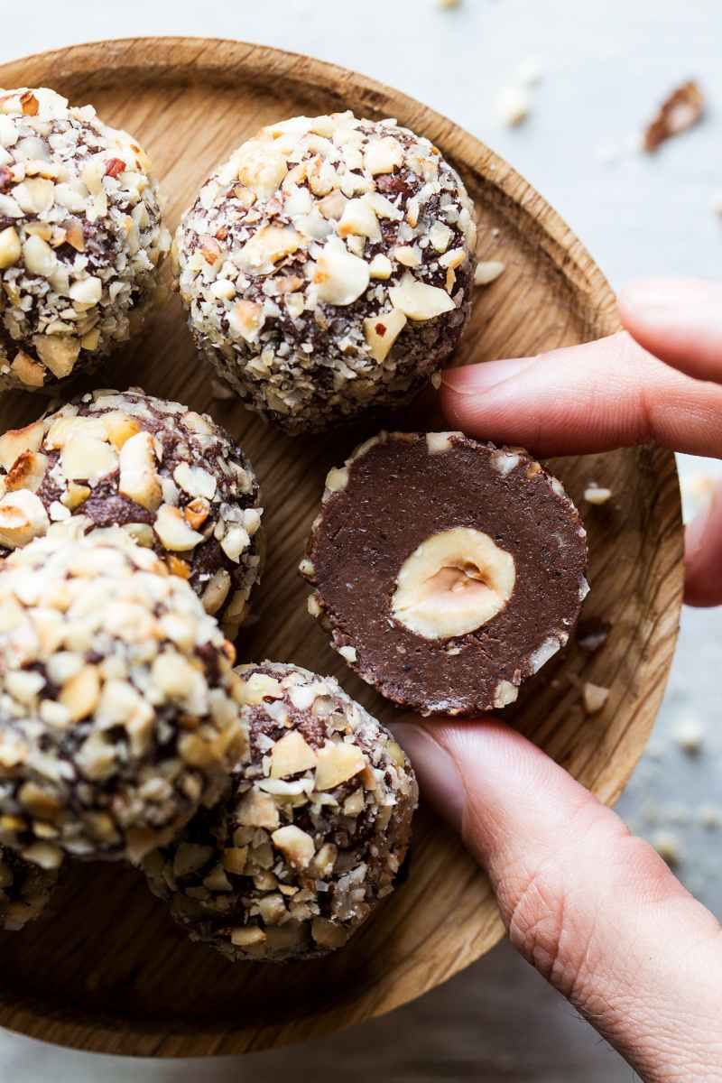 Recept Ferrero Rocher jednoduché čokoládové hľuzovky s lieskovými orieškami