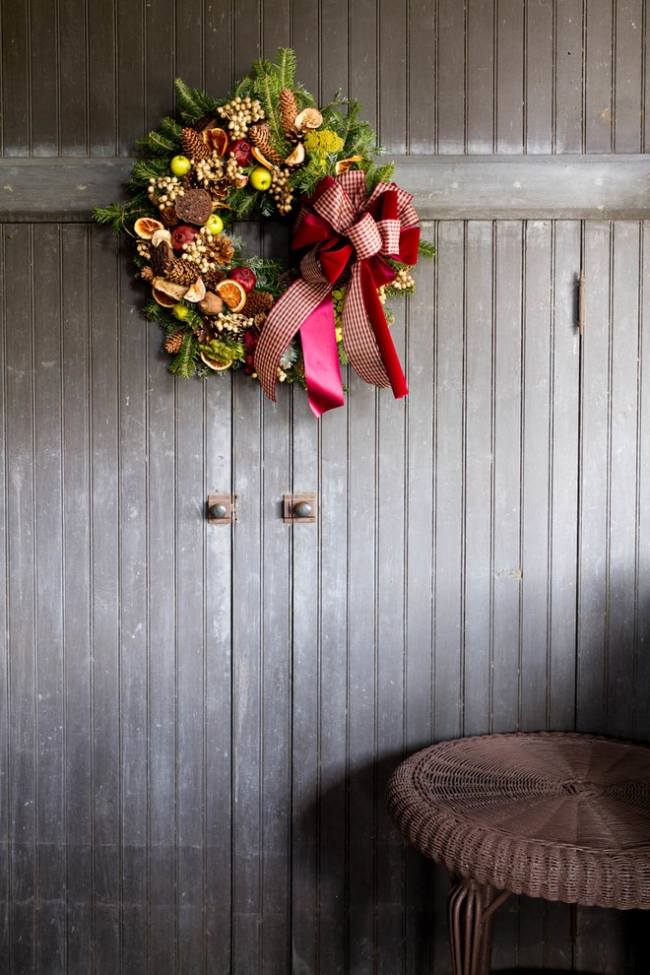 vianočný veniec jedľové konáre pomarančové rezy šišky vianočný veniec jedľové konáre sušené plátky pomaranča šišky