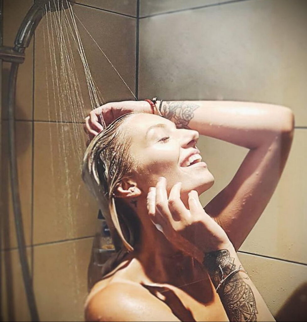 Fotografija Tuširanje s tetovažom 07/04/2021 №104 -Tuširanje tetovažom-