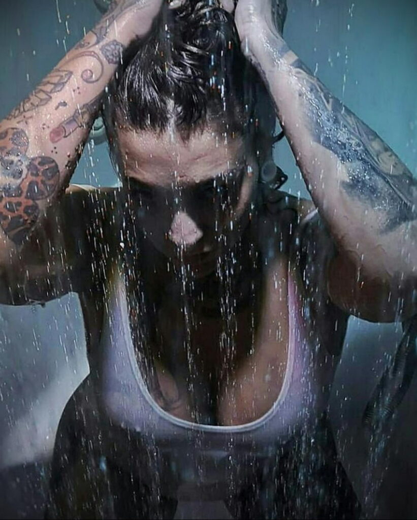 Fotografija Tuširanje s tetovažom 07/04/2021 №054 -Tuširanje tetovažom-