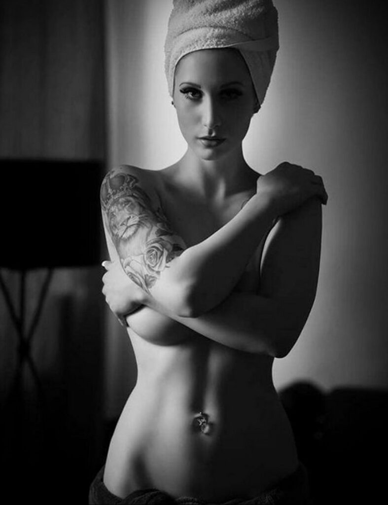 Fotografija Tuširanje s tetovažom 07/04/2021 №079 -Tuširanje s tetovažom-