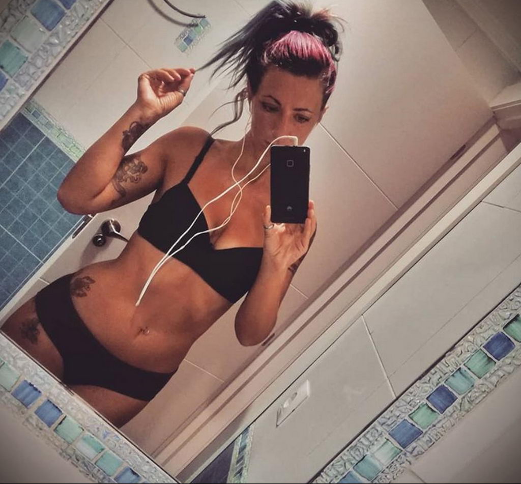 Fotografija Tuširanje s tetovažom 07/04/2021 №060 -Tuširanje s tetovažom-