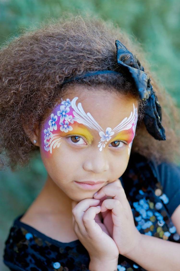 princezná make -up dievča dúha čelo maska ​​na oči biele kvety