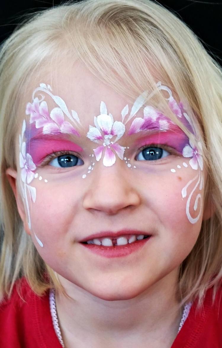 princezná tvorí dievča ružové biele kvety