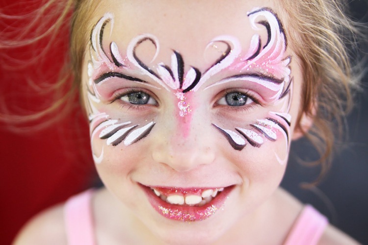 ružová maska ​​na oči pre princeznú líčenie