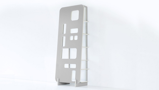 Dizajnová polica na stenu Priscilla, drevo, taupe sivé výrezy