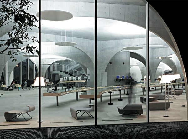 univerzitná knižnica toyo ito v Tokiu