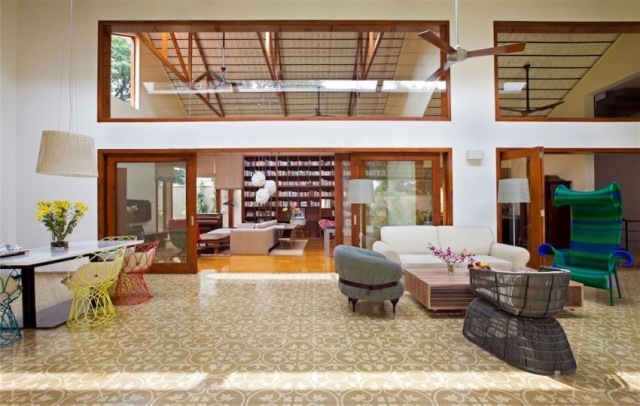 open-room-design-neobvyklý-nábytok-kuchyňa-podlaha-dlažba-dekoratívny