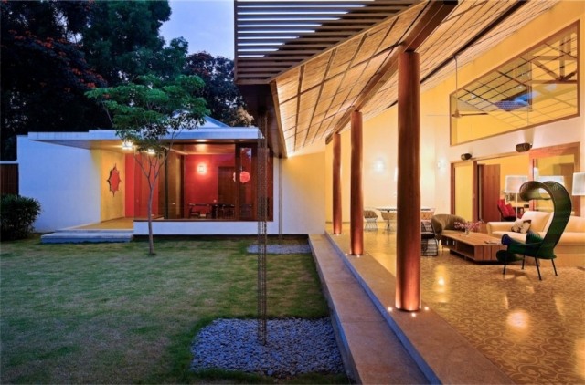 Polootvorený obytný pavilón-konštrukcia strecha-drevo-lesklá-podlaha