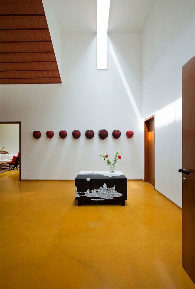 priestranné izby-miestni obyvatelia-materiály-dekorácia na stenu-abstraktné