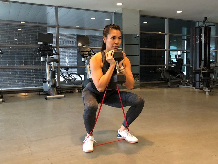 Skombinujte odporový pás s váhou a dva športy v jednom pre efektívny tréning