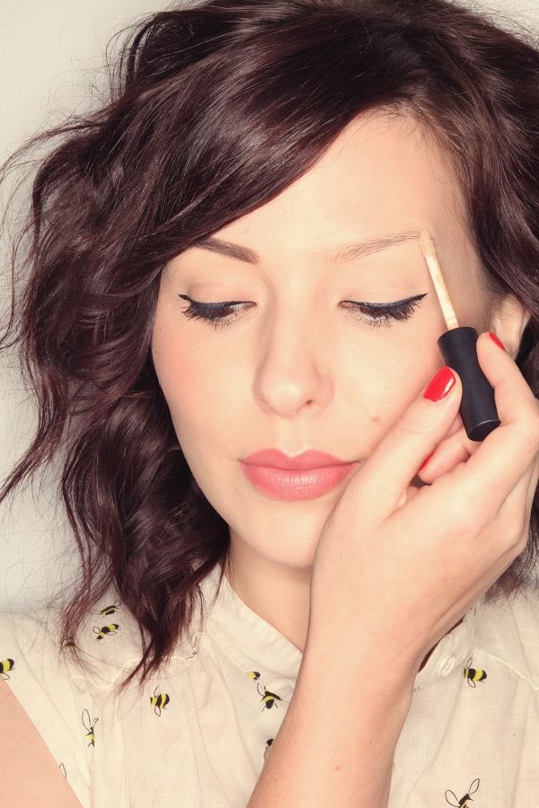 brunetka-oči-obočie-správne-make-up-tmavé